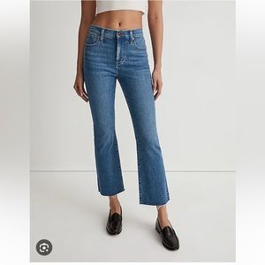 Madewell Kick Out Crop Jeans in Cherryville
Wash: Raw-Hem Edition Size 32